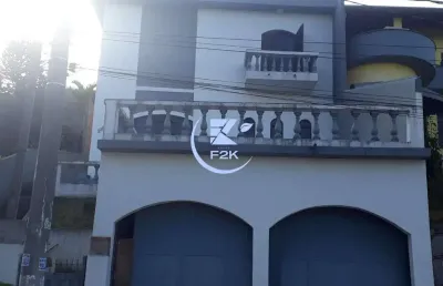 Casa à venda no centro de arujá, 3 dorms sendo 1 suíte