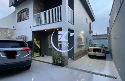 Belíssimo sobrado a venda com 4 dorms e área gourmet