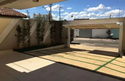 Sobrado de 428 m² com 04 suítes à venda por r$ 1.600.000 no setor central - trindade/go