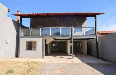 Sobrado de 244 m² com 04 quartos à venda por r$ 700.000 no residencial cidade verde - goiânia