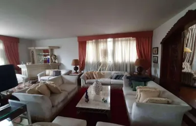 Um apartamento por andar!! apartamento super espaçoso, frente, à 3 quadras da praia e 2 vagas de garagem demarcadas na cidade de santos!!!
