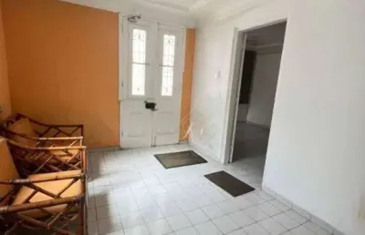 Oportunidade: casa enorme de 2 andares (sobrado), com 300 m² de terreno, ampla varanda e muitas vagas de garagem em santos!!!