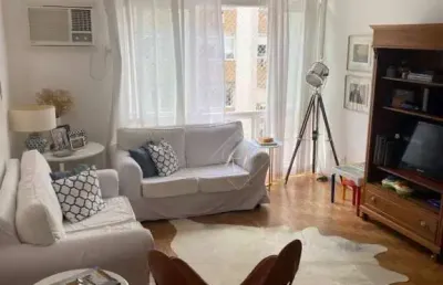 Apartamento com 2 dormitórios na quadra da praia, bairro ponta da praia, santos/sp !!