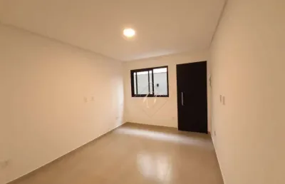 Sobreposta nova, super bem localizada na cidade de praia grande!!