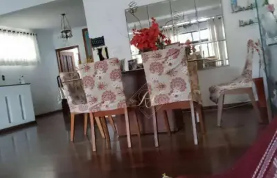Sobresposta alta, quintal, vaga de garagem, super bem localizada na cidade de santos!!!