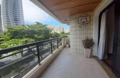 Varanda na sala, apartamento com 3 dormitórios, super amplo e espaçoso, 2 vagas de garagem, no bairro gonzaga em santos!!!