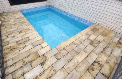 Aceita permuta!!! casa sobreposta alta, piscina, churrasqueira, no bairro embaré em santos!!!