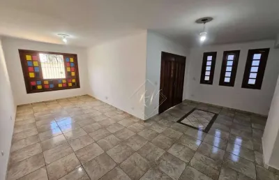 Belíssima casa, super arejada e ampla, com excelente localização no centro em são vicente!!