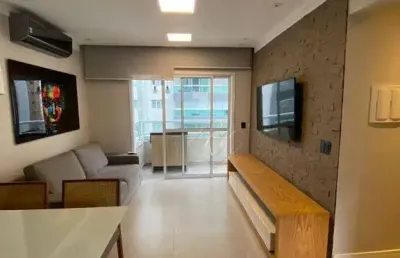 Oportunidade!!! sacada fechada em vidros, à 1 quadra da praia, 2 dormitórios, lazer, na cidade de santos!!!
