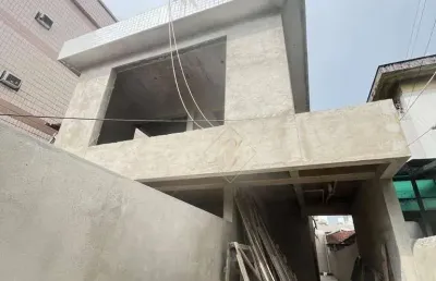 Oportunidade!!! sobreposta térrea, 3 dormitórios, amplo quintal, 2 vagas de garagem fixas, na cidade de santos!!!
