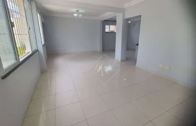 Maravilhosa casa, ampla, bem arejada, com 115m², super bem localizada no bairro do embaré!!!