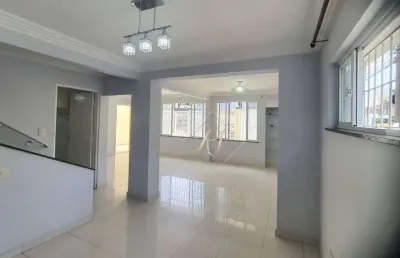 Maravilhosa casa, ampla, bem arejada, com 115m², super bem localizada no bairro do embaré!!!