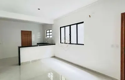 Casa térrea, fino acabamento, quintal, vaga, churrasqueira, no bairro embaré em santos!!