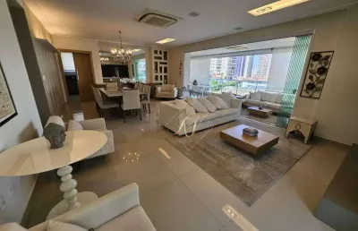 Maravilhoso apartamento, de frente, sol da manhã, porteira fechada, com lazer, a 2 quadras da praia!!!