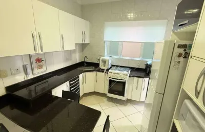 Casa super arejada, sol da manhã, muito bem dividida, rua tranquila e bem localizada no bairro do embaré!!!