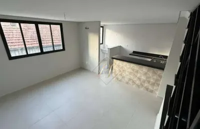 Maravilhosa casa duplex em villagio, com fino acabamento, recém entregue, com garagem fechada, super bem localizado no bairro do campo grande!!!