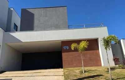 Casa moderna com 3 suítes, piscina privativa e energia solar no cyrela