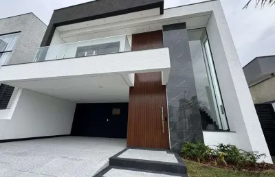 Casa espaçosa com piscina aquecida e 3 suítes no residencial cyrela esplanada
