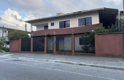 Casa com 5 quartos à venda na vila itiberê, paranaguá  por r$ 1.200.000