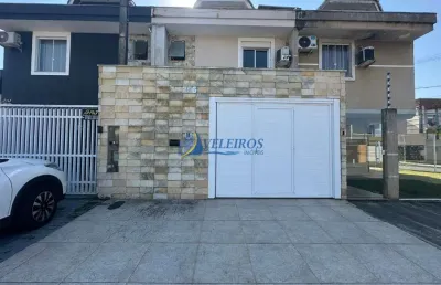 Casa à venda no estradinha, paranaguá  por r$ 750.000