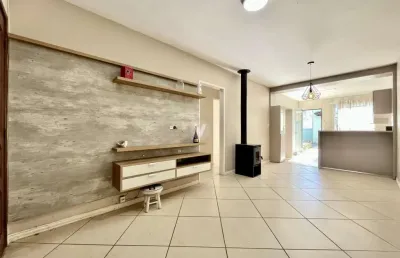 Bela casa mobiliada de 3 dormitórios, com churrasqueira e piscina em bairro nobr