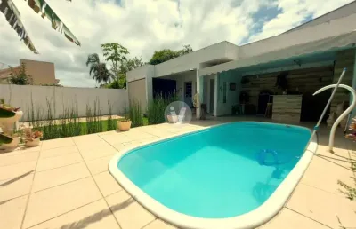 Casa em alvenaria com 162m2, com entrada para os fundos.
