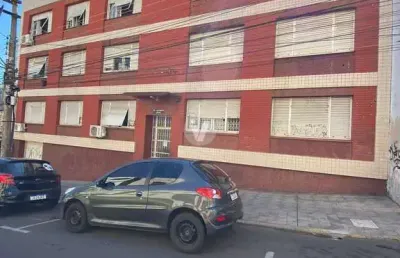 Apartamento central, 3 dormitórios com dependência completa!