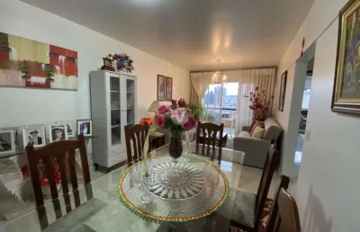 Apartamento de três dormitórios localizado no bairro centro na cidade de santa m
