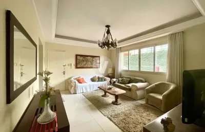 Apartamento central com 3 dormitórios mais dependência completa