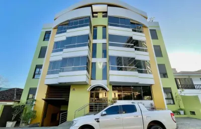Apartamento amplo 3 quartos(1 suíte), 2 vagas de garagem no bairro fátima