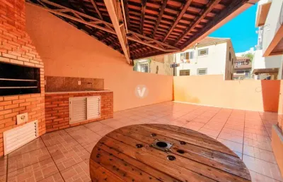 Apartamento semimobiliado, com excelente posição solar e terraço com churrasquei