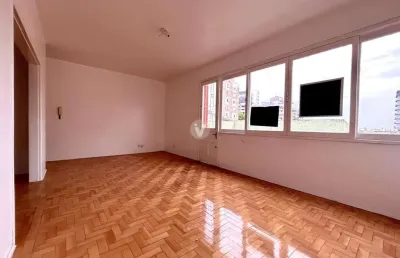 Apartamento amplo; 03 dormitórios; 01 vaga; central.