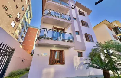 Apartamento térreo com 02 vagas de garagem no bairro camobi