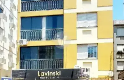 Apto térreo amplo de 4 dormitorios em ótima localização central com 1 vaga de ga