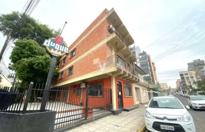 Apartamento com dois dormitórios sendo um suíte no centro de santa maria.