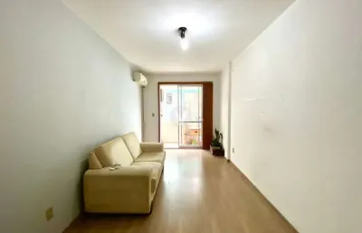 Excelente apartamento de dois dormitórios com uma vaga garagem, perto do clube d