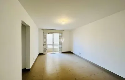Apartamento de 2 dormitórios com dependência completa aguarda por você no centro