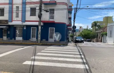 Sala/loja térrea comercial de esquina na floriano peixoto c/ mobília de escritór