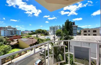 Ótimo apartamento todo mobiliado dois dormitórios e vaga de garagem.