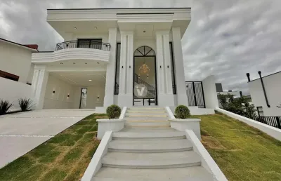 Casa neoclássica com 3 suítes e piscina no real park