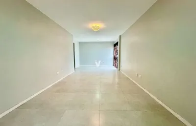 Apartamento de 3 dormitórios com 2 garagens, central!!