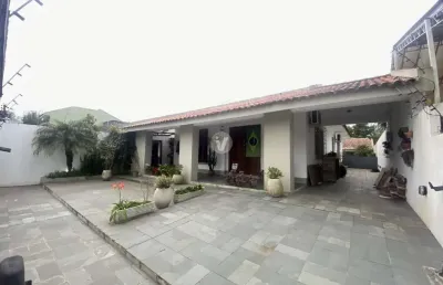 Casa a venda em camobi com 3 dormitórios, suite e 4 vagas de garagem!