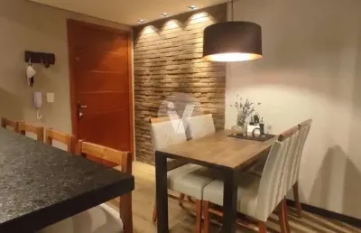 Apartamento dois dormitórios com ótima localização.