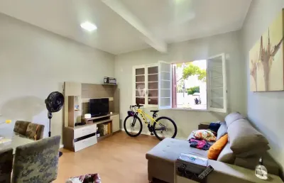 Apartamento térreo, 3 dormitórios todo reformado com vaga de garagem.