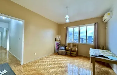 Apartamento 2 dormitórios + dependência no centro de santa maria