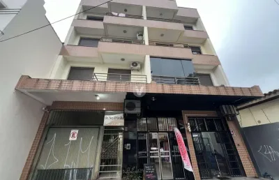 Amplo apartamento central com 3 dormitórios, central e com garagem!