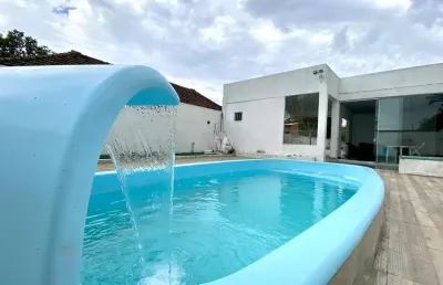 Casa com piscina, área gourmet, churrasqueira e 3 dormitórios!