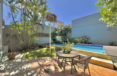 Casa com 4 dormitórios e piscina no bairro noal, 5 min do centro de santa maria.