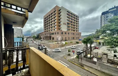 Amplo apartamento de 3 dormitórios com suíte e garagem na rua do acampamento!