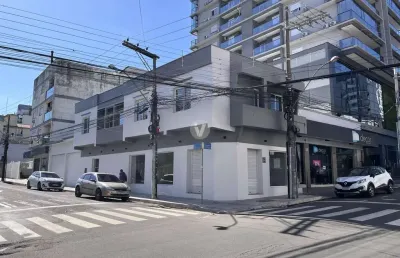 Prédio comercial no centro com 269m², 4 salas e elevador!